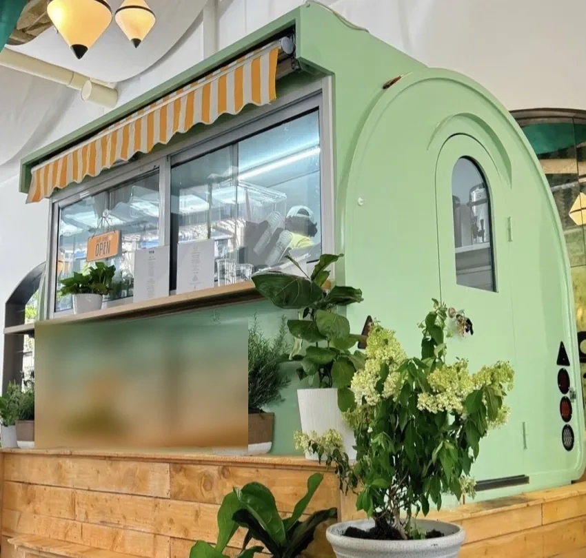 The Pearl & Mint Tea Co. trailer at The Veranda on Peachtree Road, awning out and open for
service