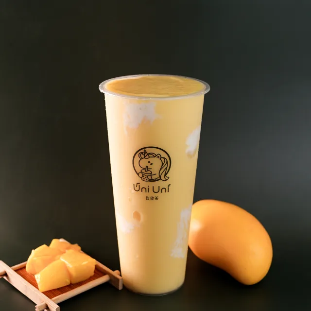 Mango Smoothie with Cloud Cream