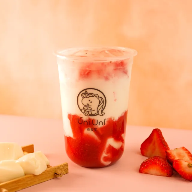 Strawberry Fresh Milk with Vanilla Pudding