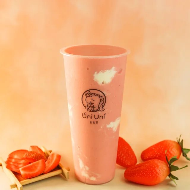 Strawberry Smoothie with Cloud Cream