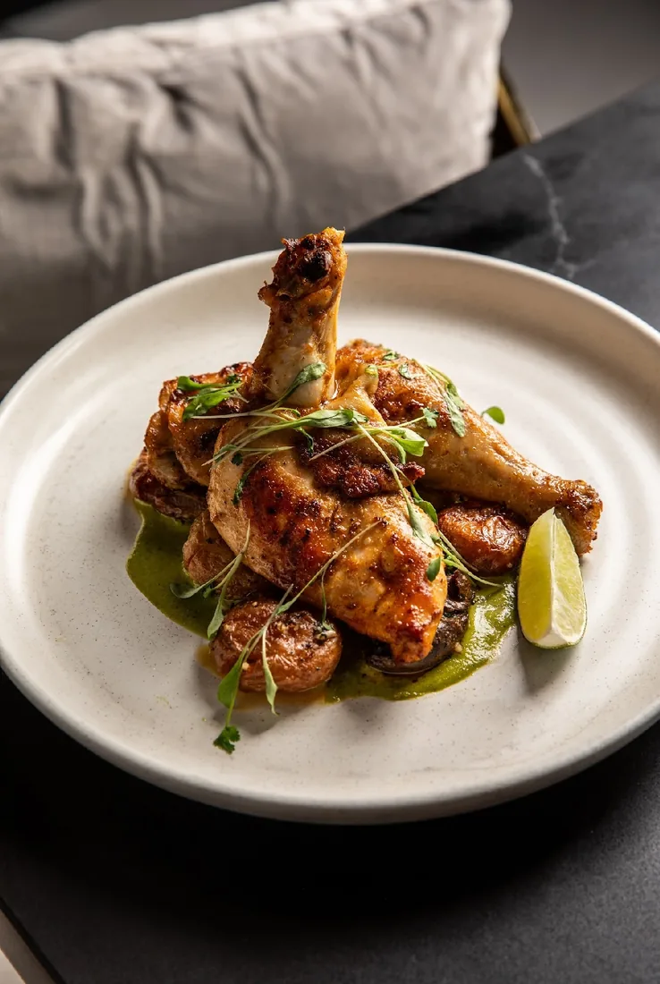 Buffalo wings with celery and ranch