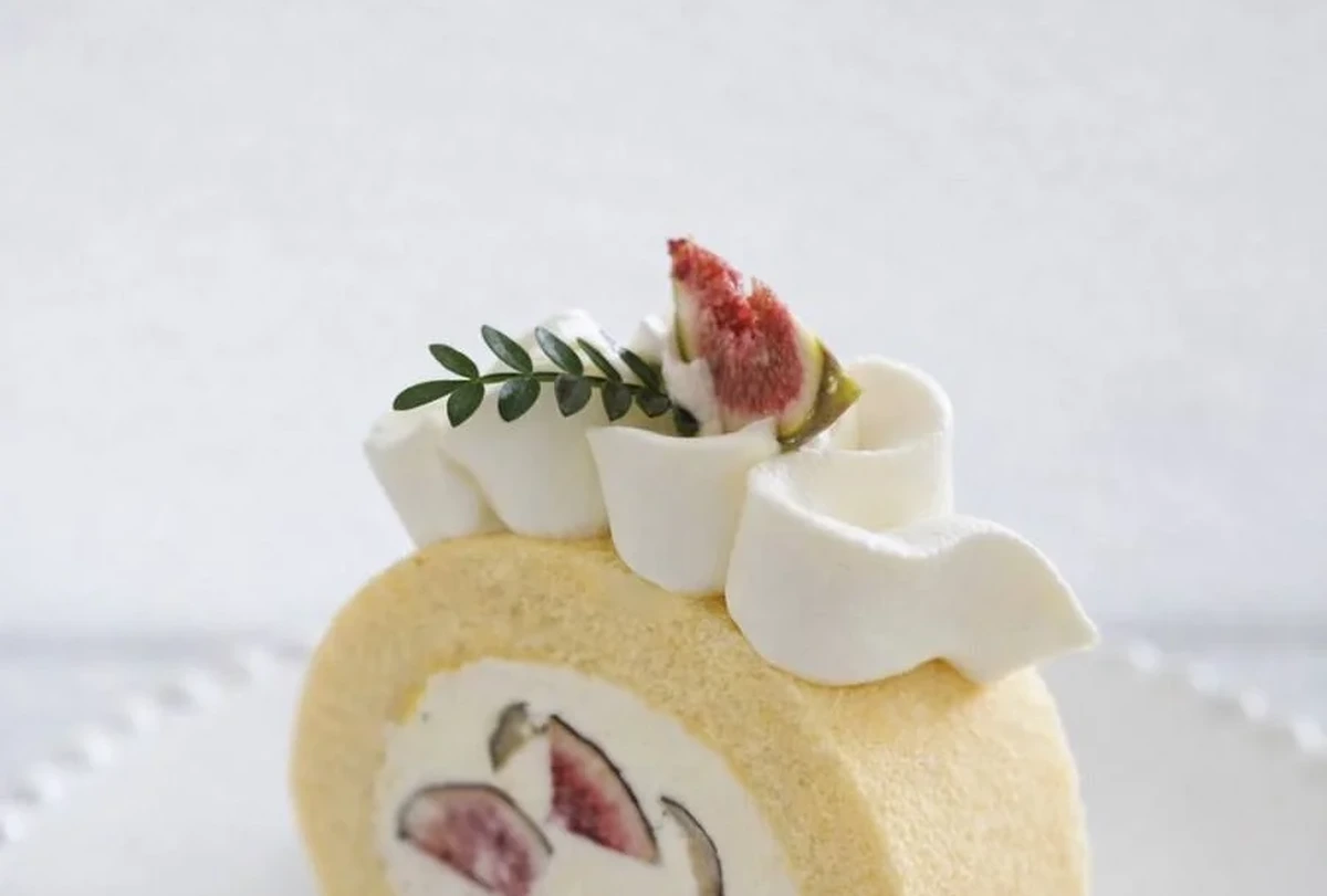Roll Cake Display